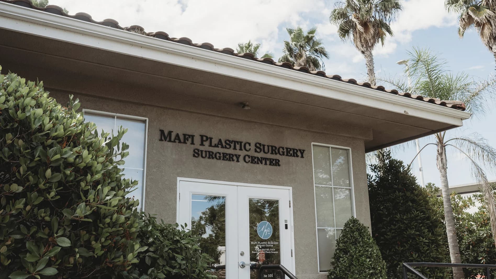 The exterior of Mafi Plastic Surgery and Mafi Surgery Center in Fresno, California