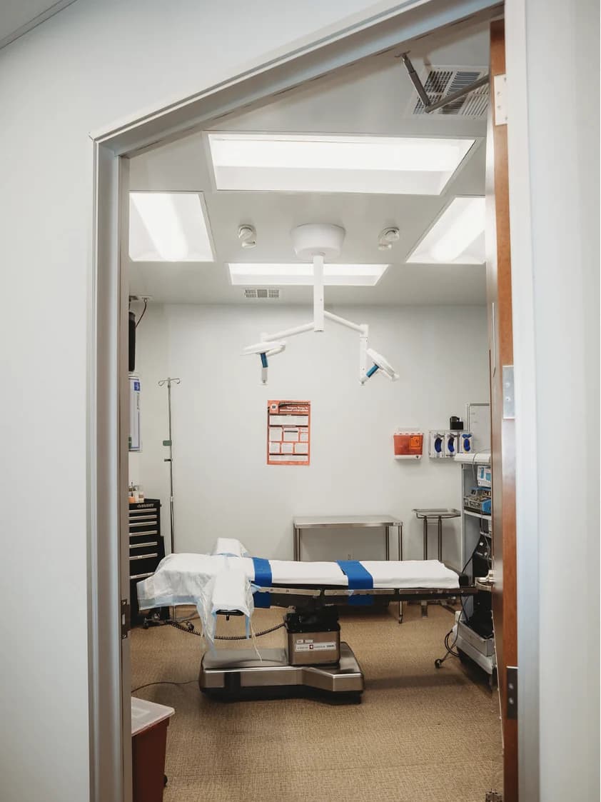 A private patient room at Mafi Surgery Center in Fresno
