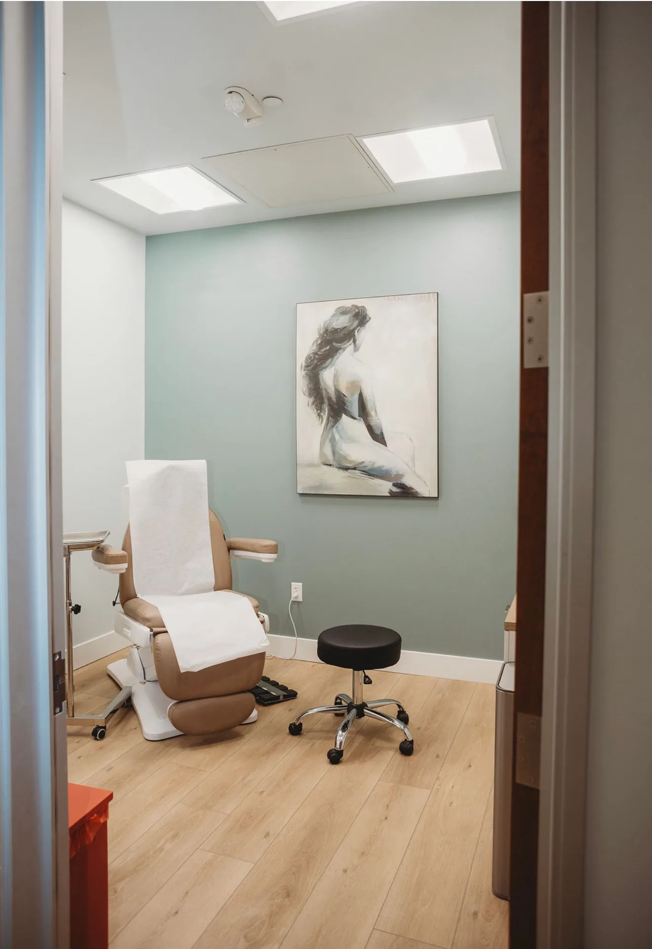 A treatment room at Mafi Plastic Surgery in Fresno