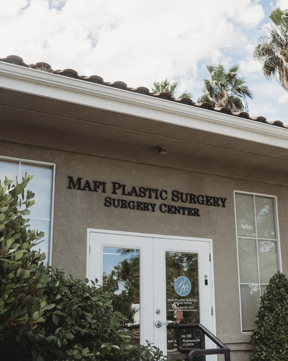 The entrance to Mafi Plastic Surgery on North Fort Washington Road, serving Fig Garden