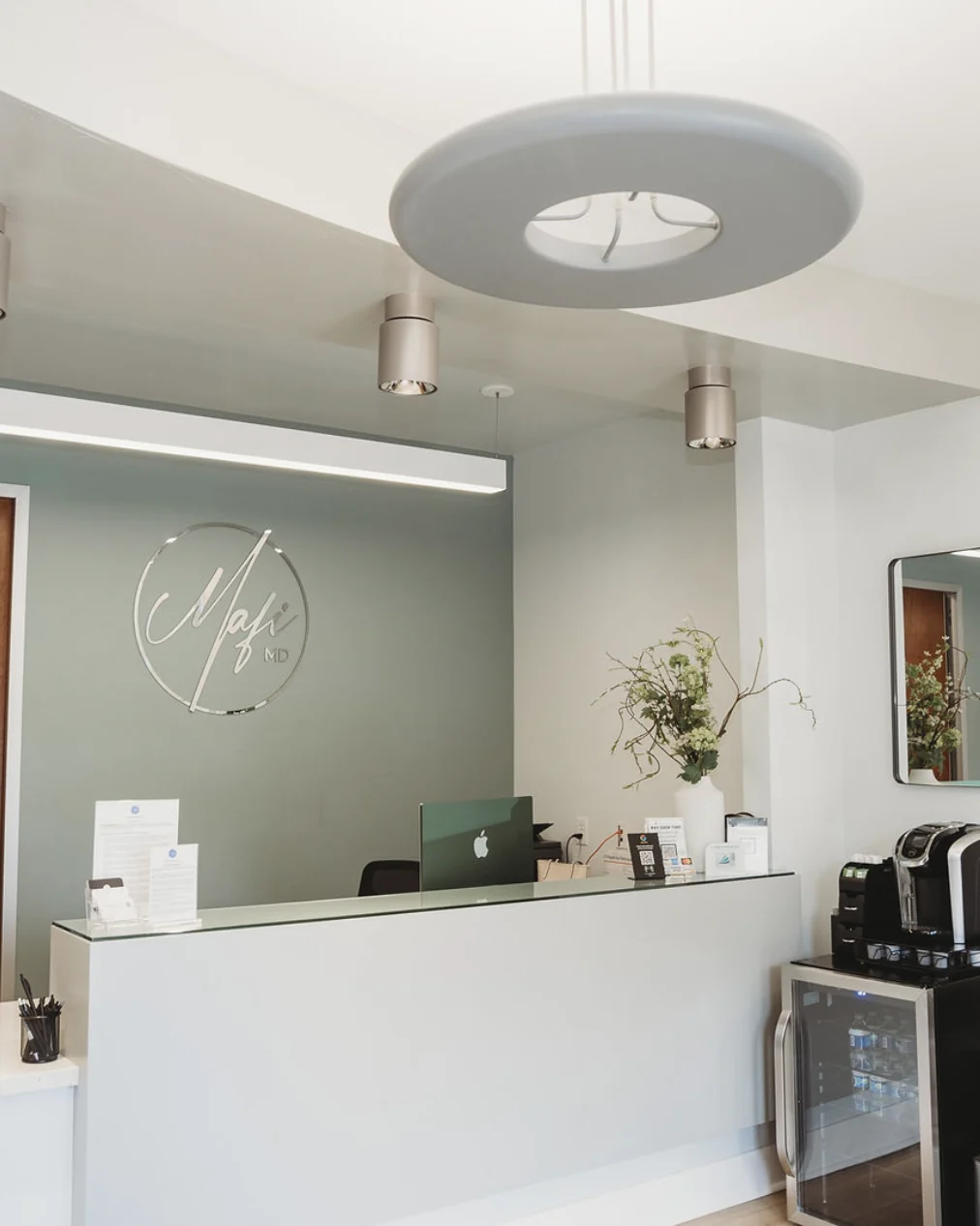 The reception desk at Mafi Plastic Surgery in Fresno